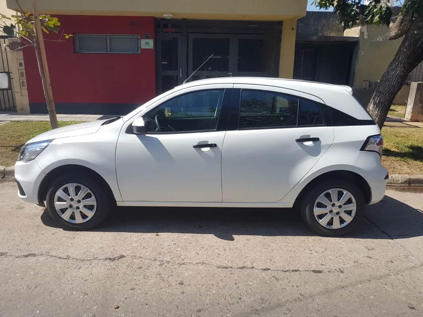 CHEVROLET AGILE color plata