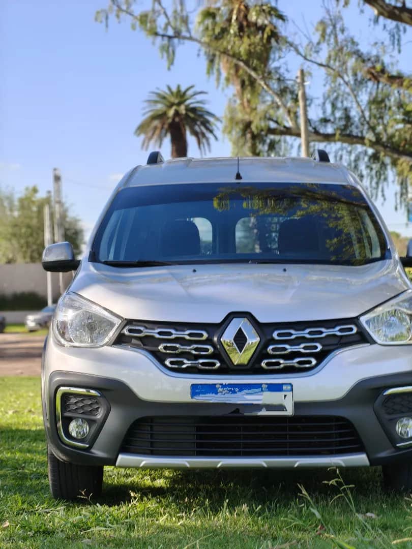 RENAULT KANGOO II VERSION PASAJEROS color plata