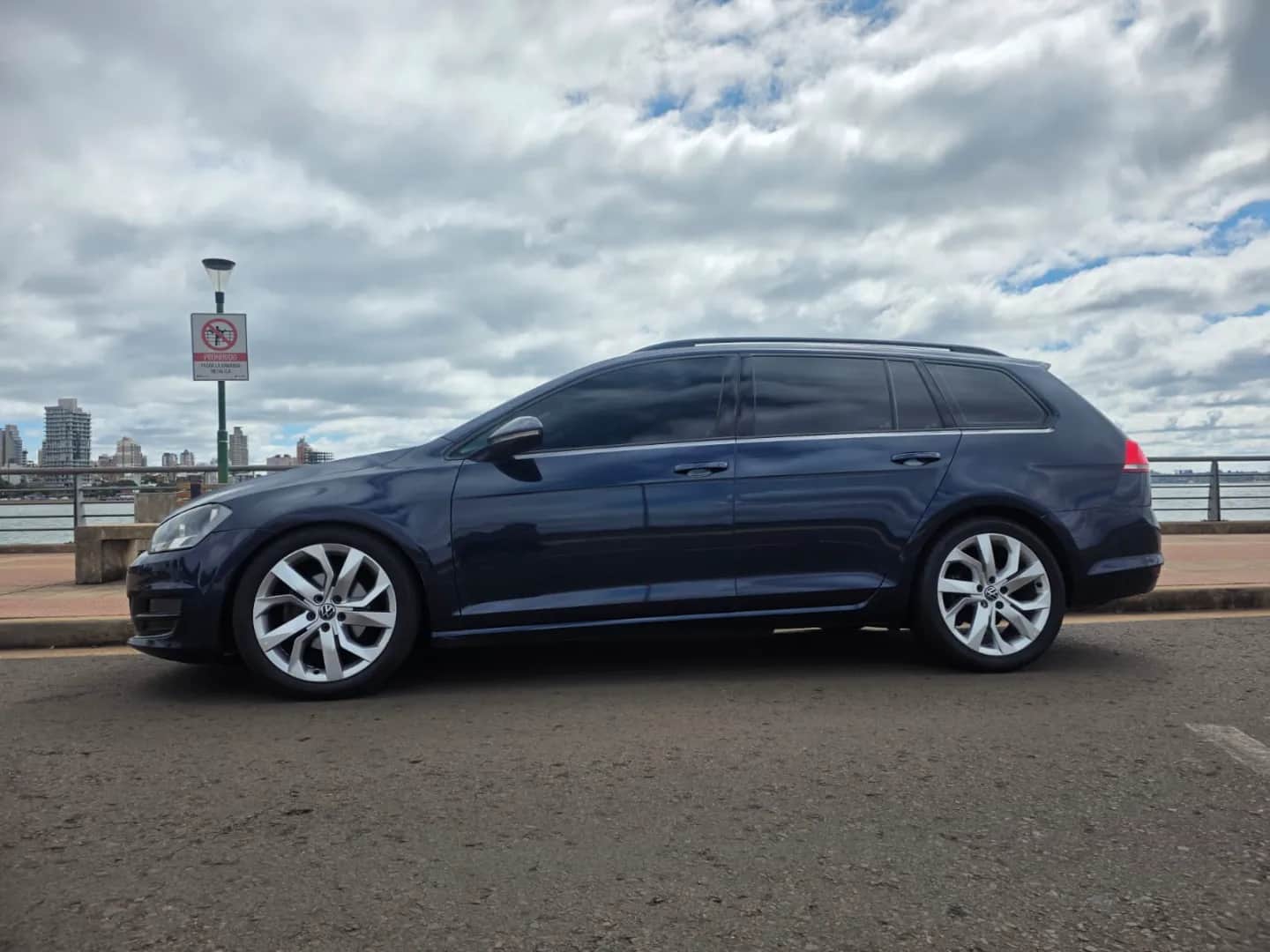 VOLKSWAGEN GOLF VARIANT - Vista principal