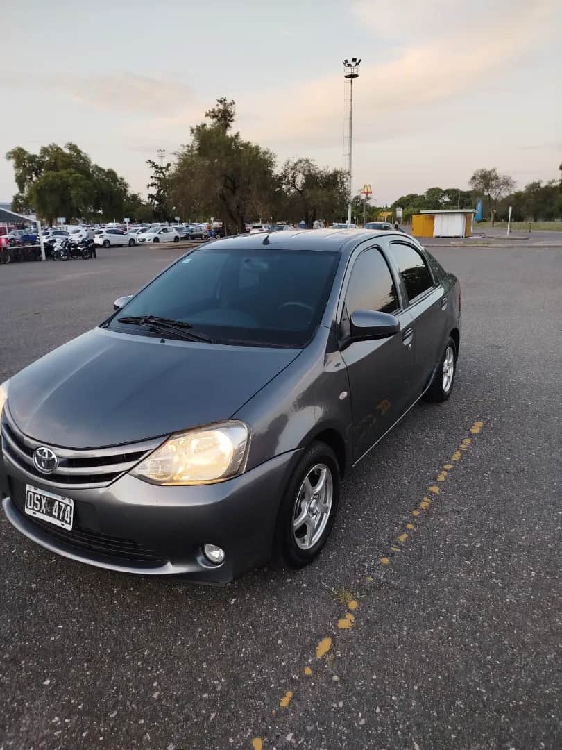 TOYOTA ETIOS - Vista principal