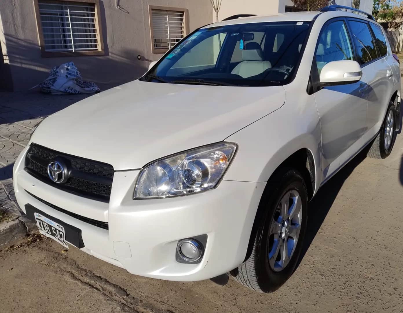 TOYOTA RAV - 4 color plata