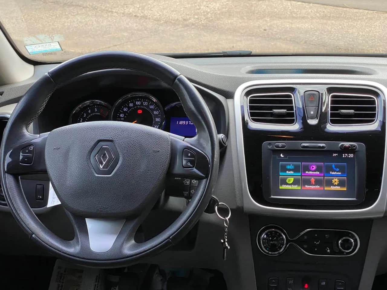 RENAULT LOGAN - Vista principal