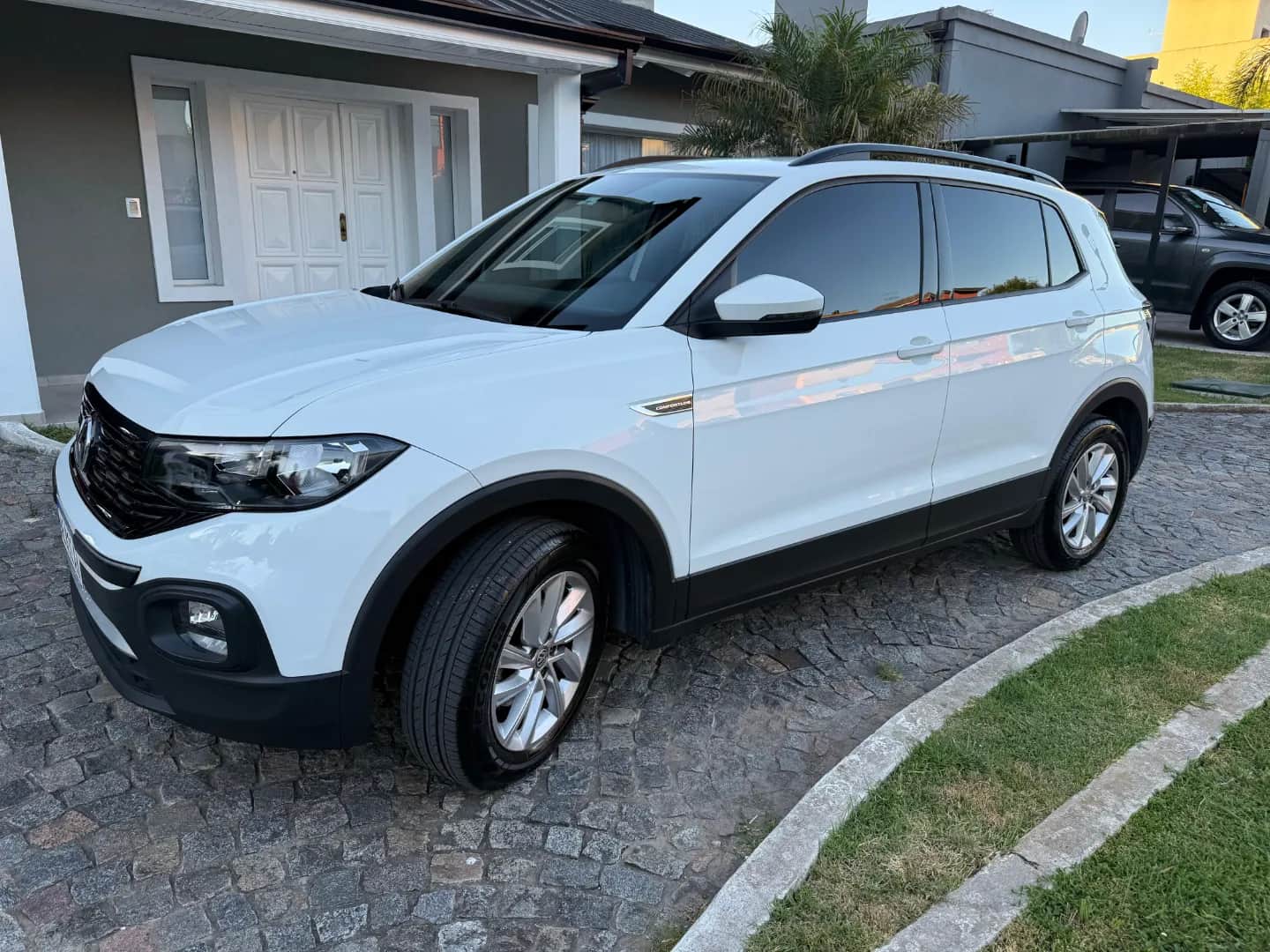 VOLKSWAGEN T-CROSS color plata