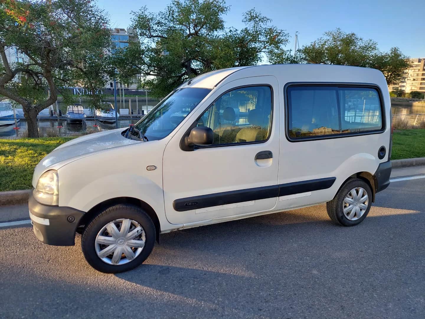 RENAULT KANGOO - Vista principal
