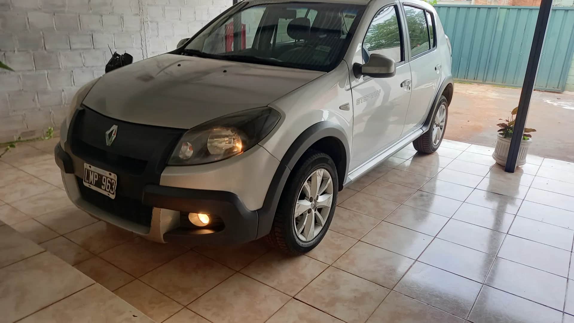 RENAULT SANDERO - Vista principal