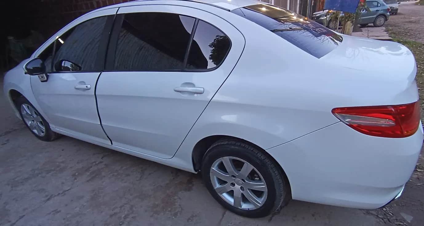 PEUGEOT 408 - Vista principal