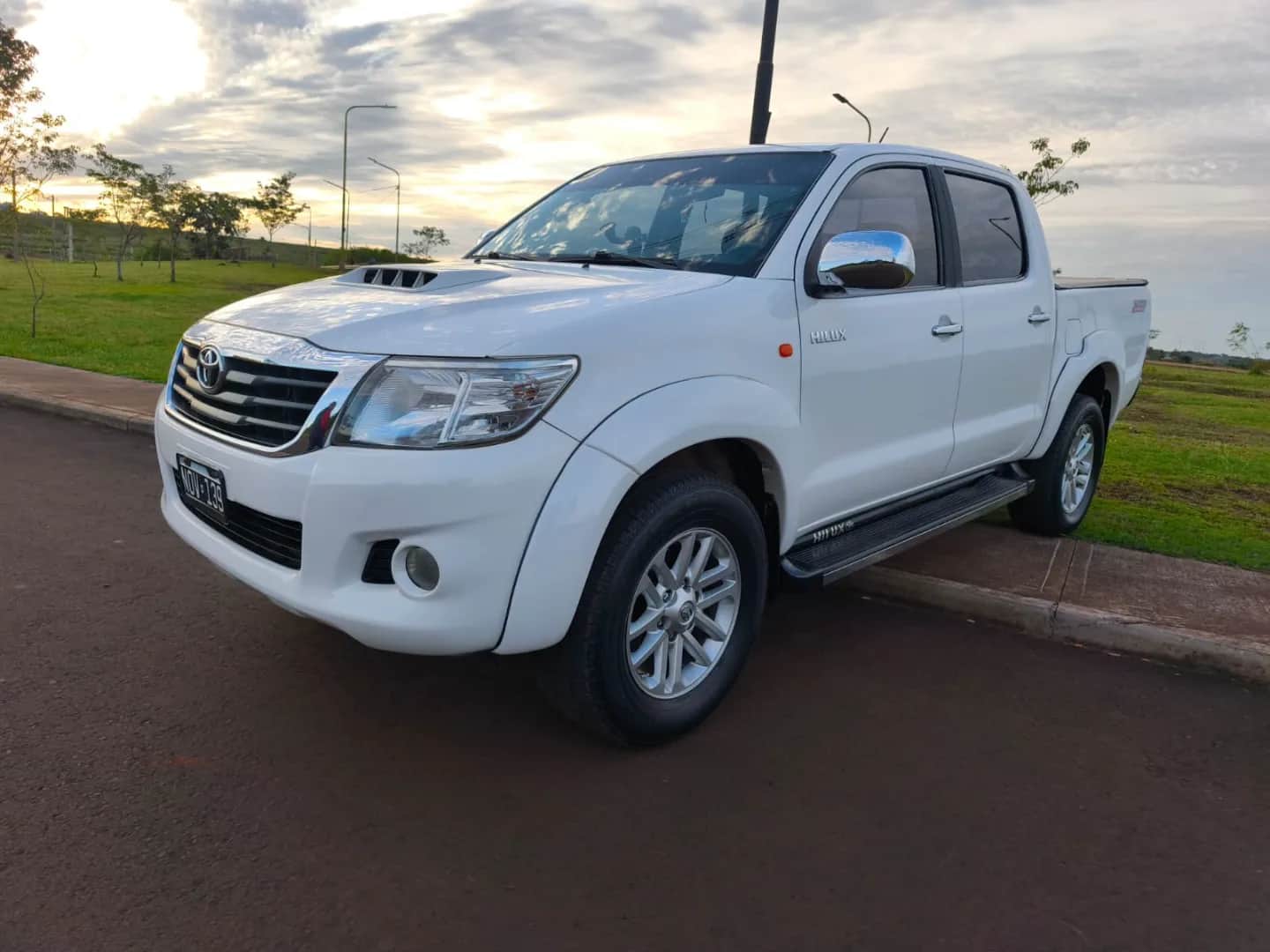 TOYOTA HILUX PICK - UP - Vista principal