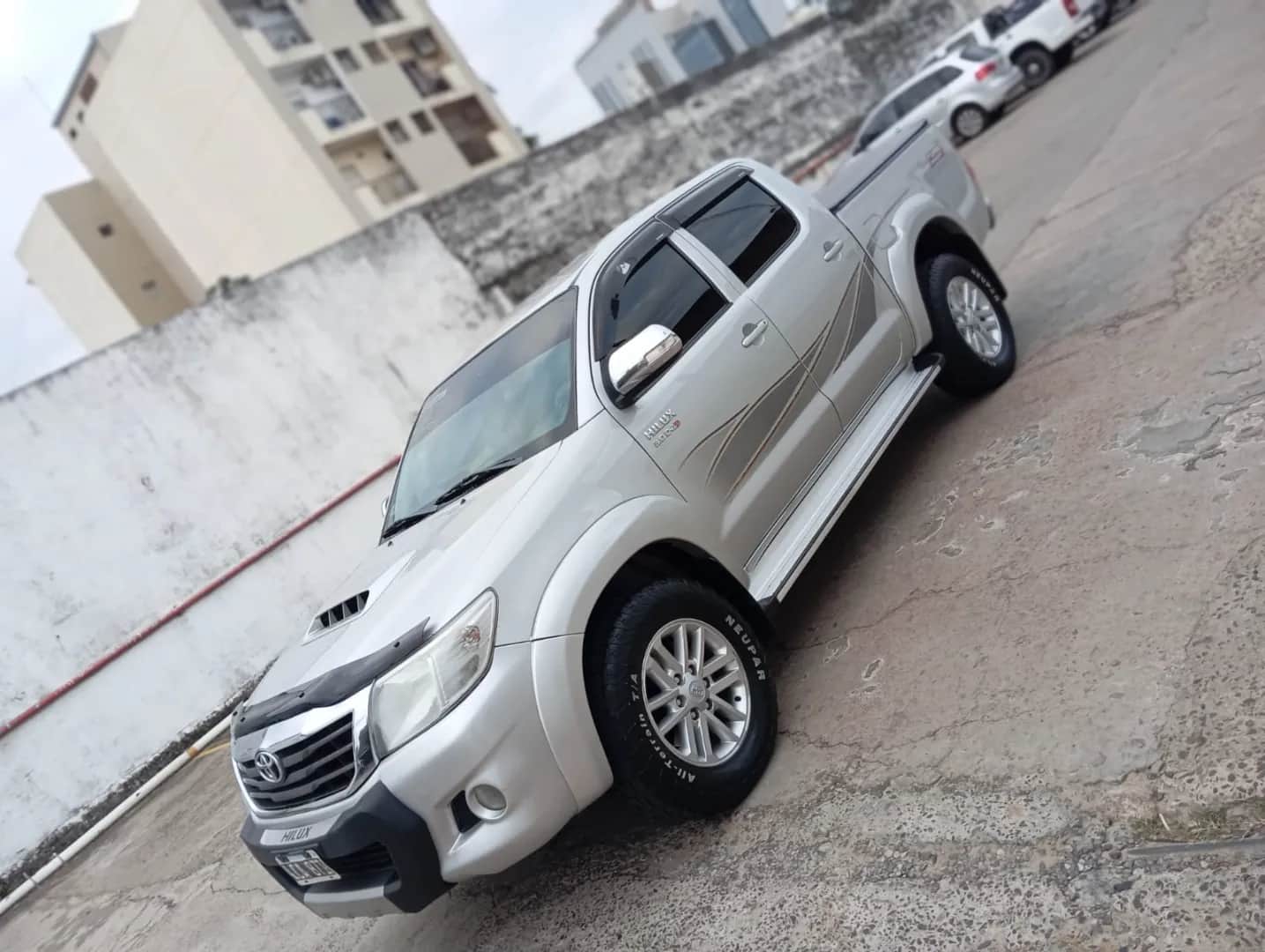 TOYOTA HILUX PICK - UP - Vista principal