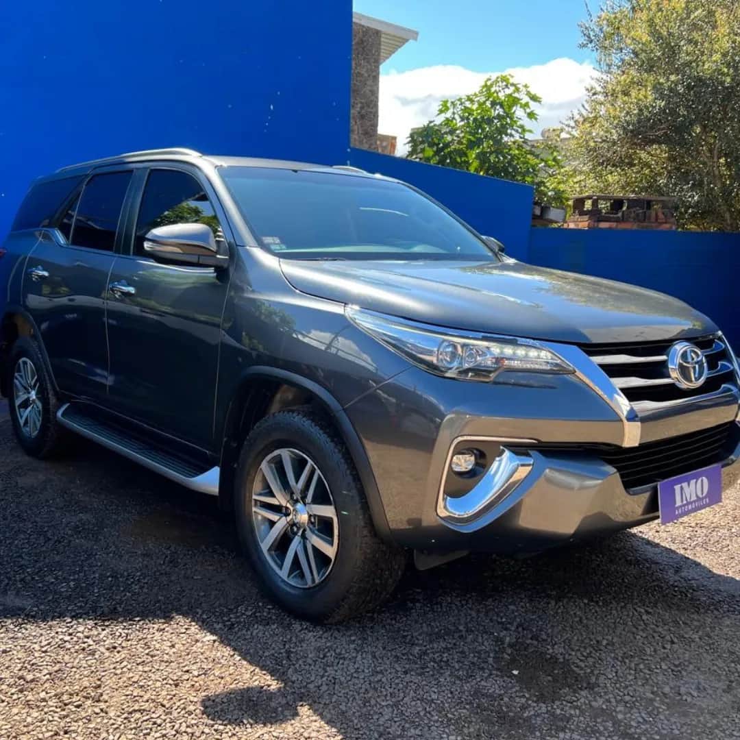 TOYOTA HILUX SW4 - Vista principal