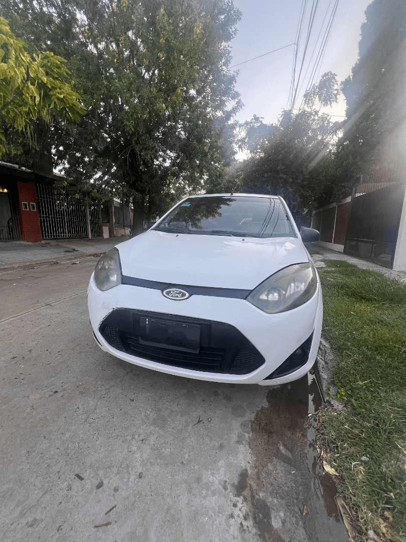 FORD FIESTA color plata