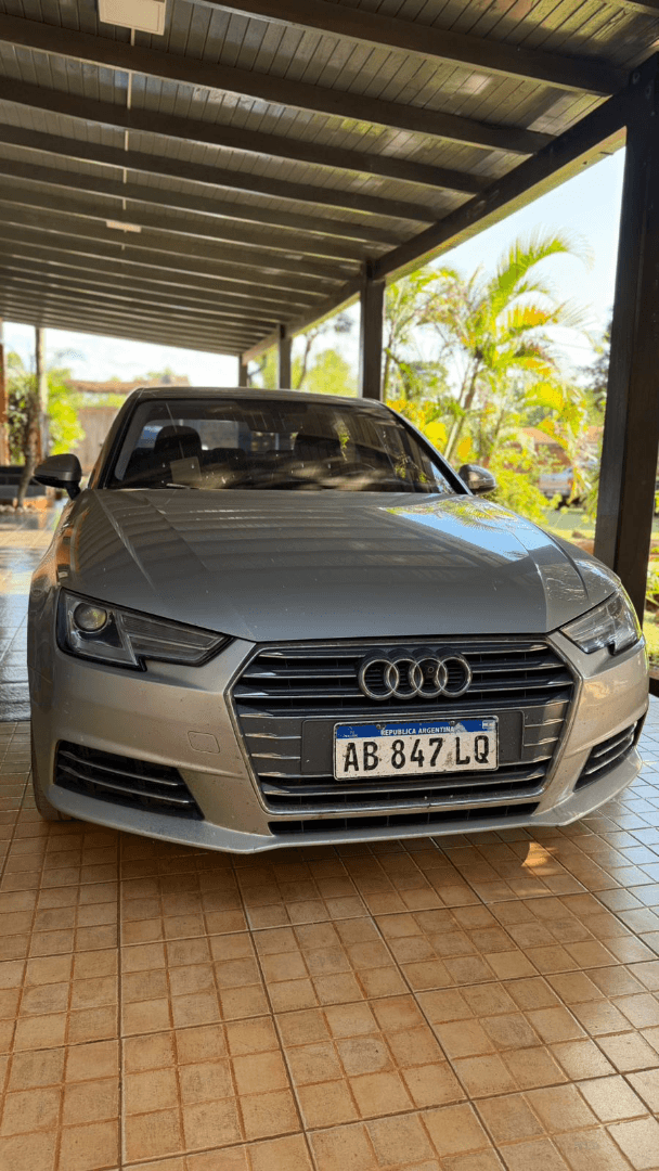 AUDI A4 color plata