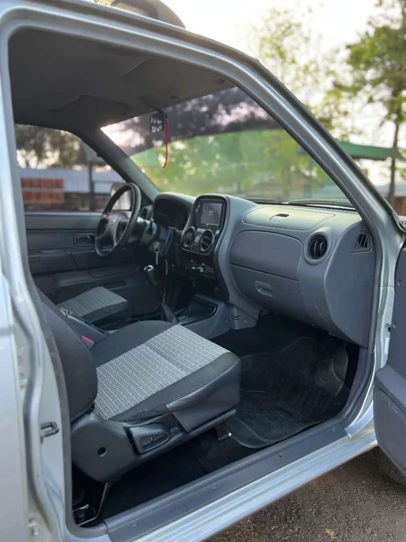 NISSAN PICK-UP - Vista principal