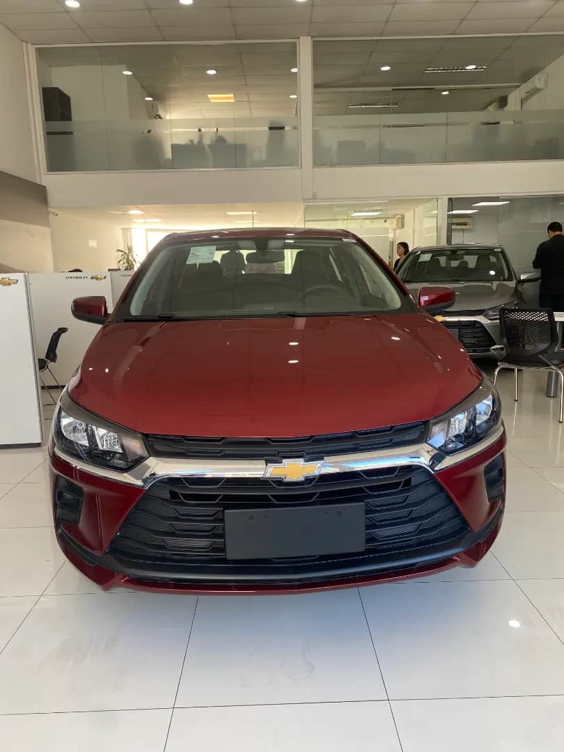 CHEVROLET ONIX color plata