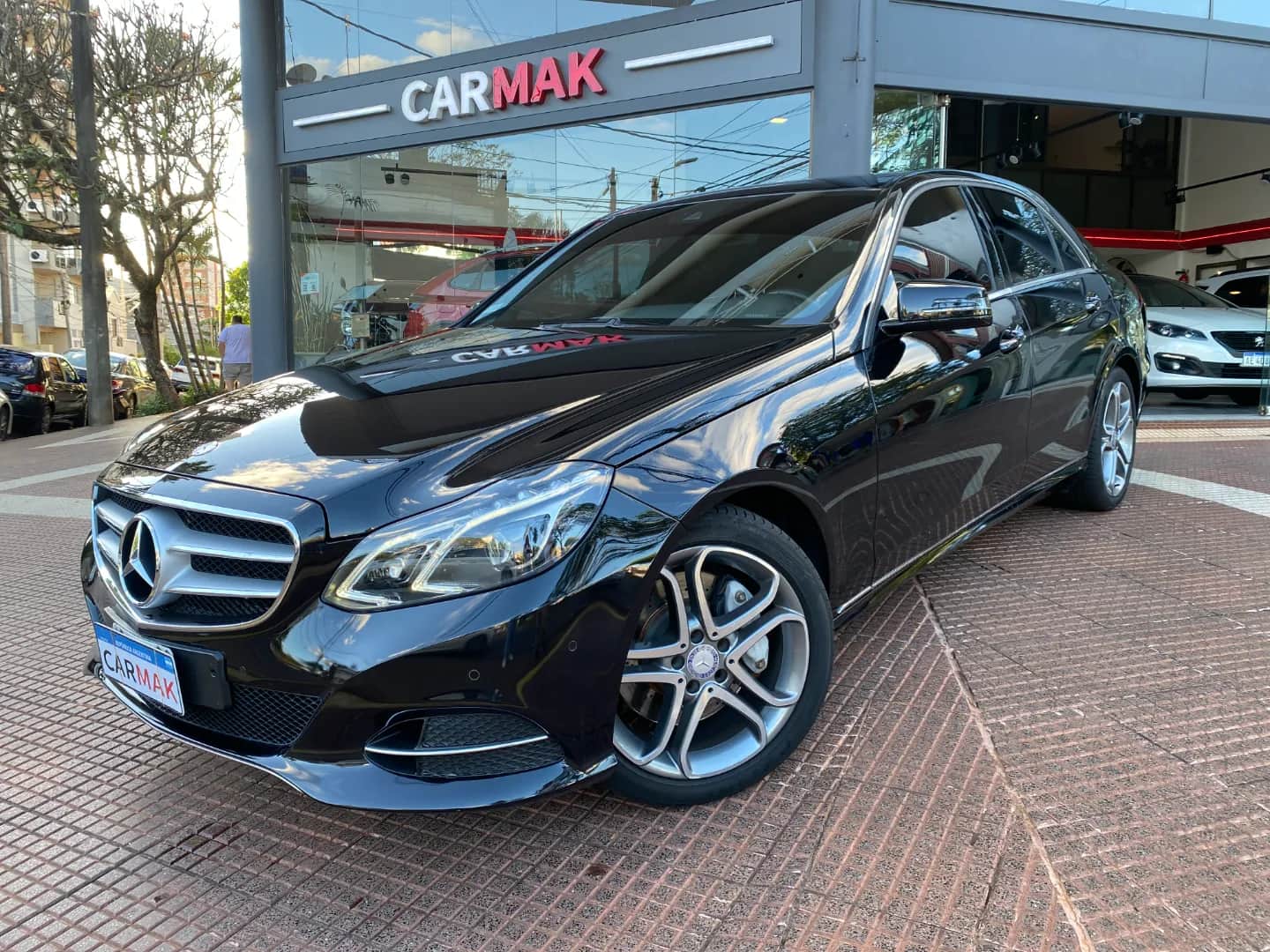 MERCEDES BENZ E - Vista principal