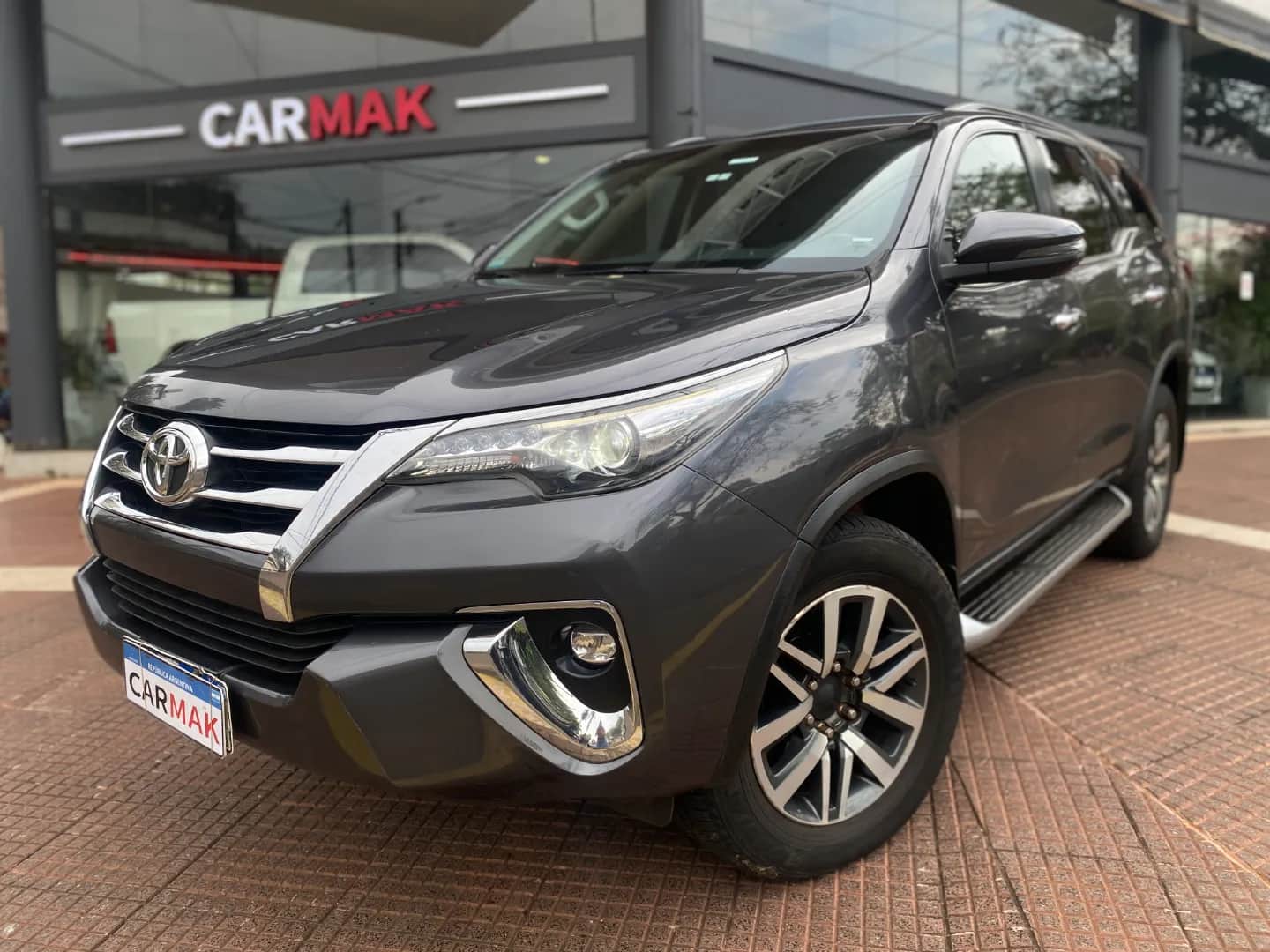 TOYOTA HILUX SW4 - Vista principal