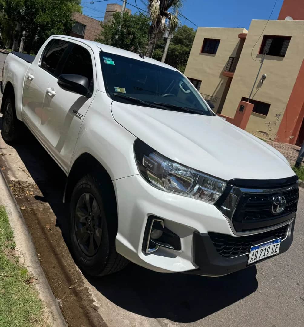 TOYOTA HILUX - Vista principal