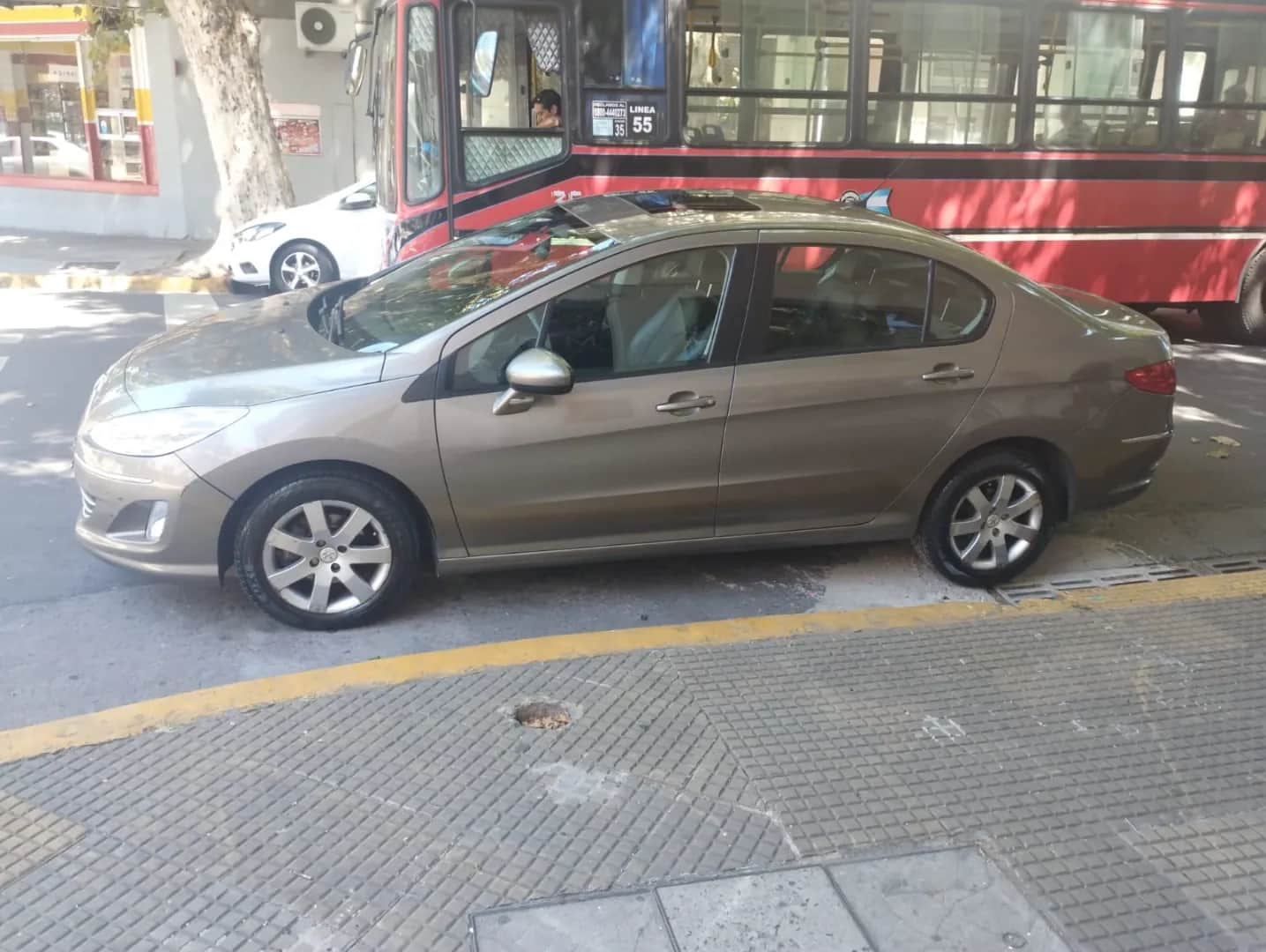 PEUGEOT 408 - Vista principal