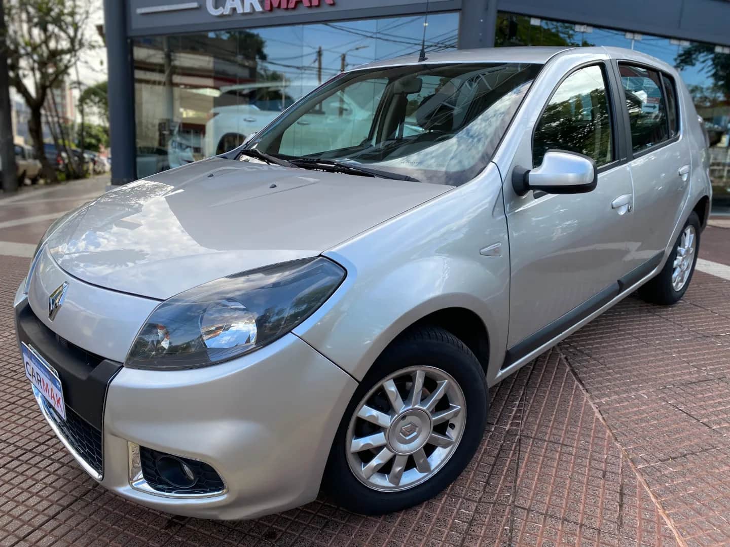 RENAULT SANDERO - Vista principal