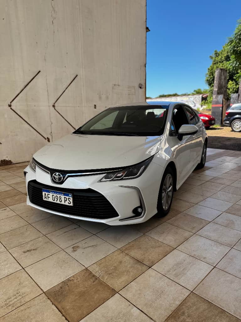 TOYOTA COROLLA CROSS color plata