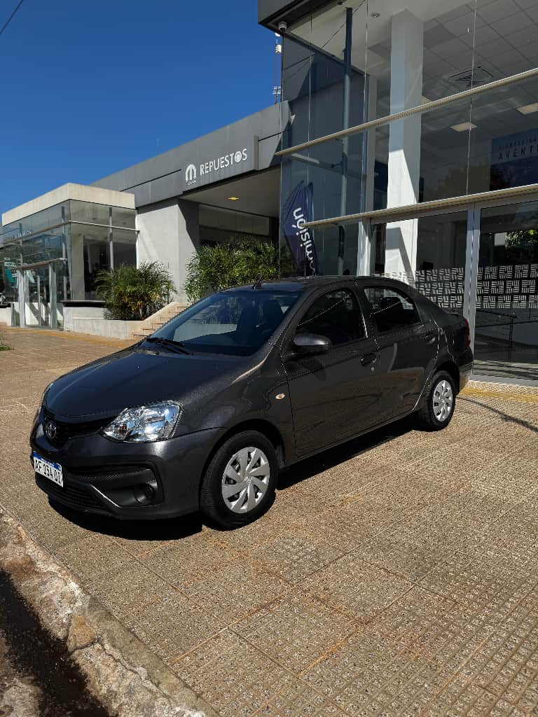 TOYOTA ETIOS - Vista principal