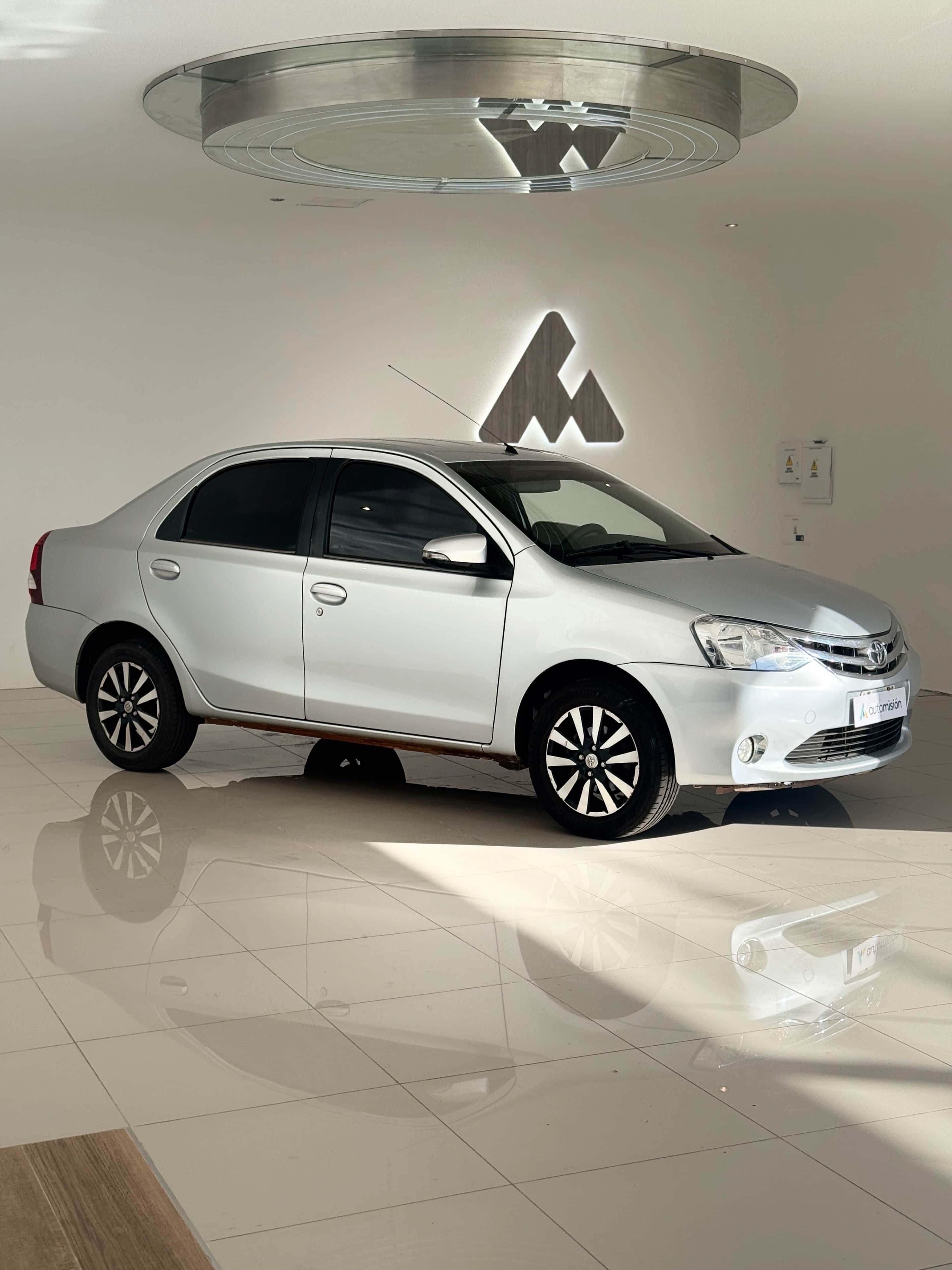 TOYOTA ETIOS - Vista principal